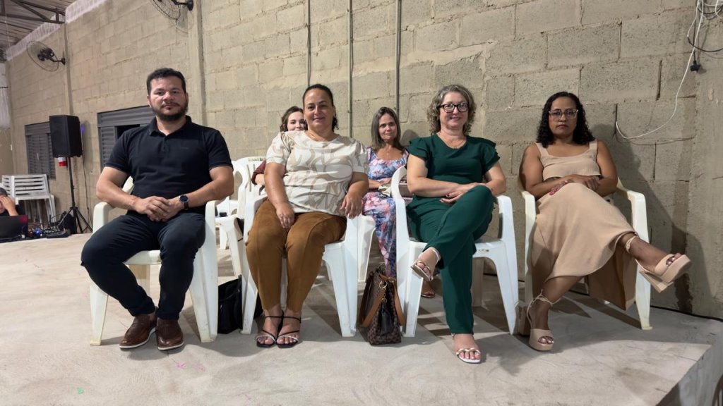 Vereadores participam de formatura na Escola Elmira Rodrigues